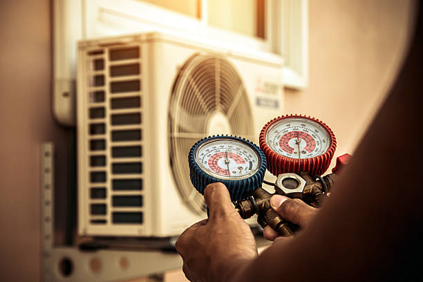 Professional Hvac technician working in Taylors, SC